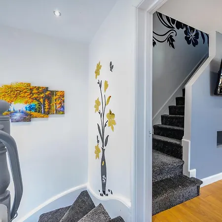 -83pl- For Your Relaxed & Cosy & Free Parking Leeds (West Yorkshire)