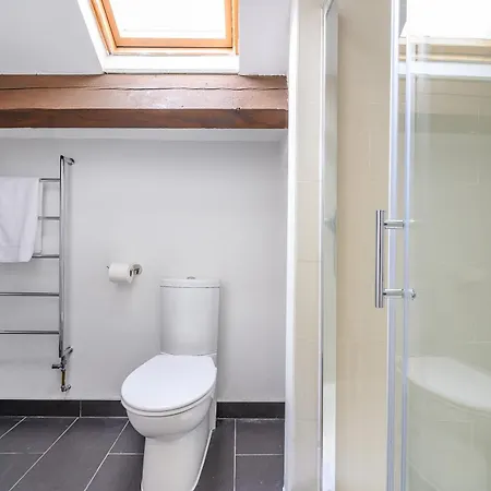-83pl- For Your Relaxed & Cosy & Free Parking * Leeds (West Yorkshire)