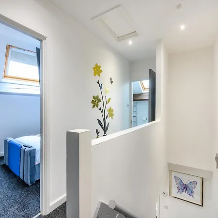 -83pl- For Your Relaxed & Cosy & Free Parking Apartment Leeds (West Yorkshire)