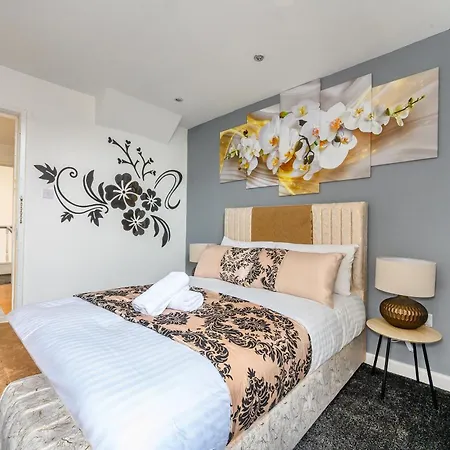 -83pl- For Your Relaxed & Cosy & Free Parking Leeds (West Yorkshire)