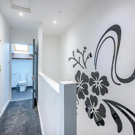 -83pl- For Your Relaxed & Cosy & Free Parking Apartment Leeds (West Yorkshire)