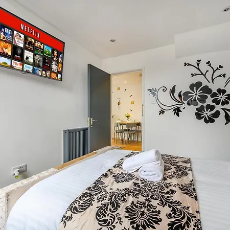 -83pl- For Your Relaxed & Cosy & Free Parking Apartment Leeds (West Yorkshire)
