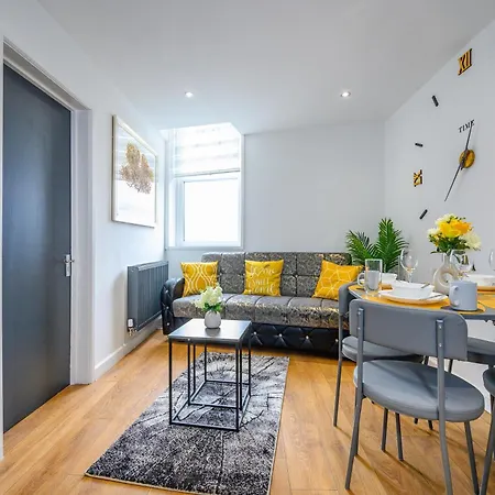-83pl- For Your Relaxed & Cosy & Free Parking Apartment Leeds (West Yorkshire)